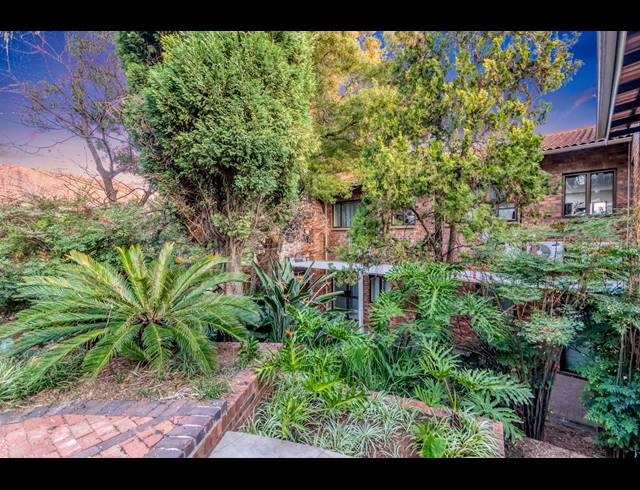 625M² OFFICE FOR SALE IN PARKTOWN